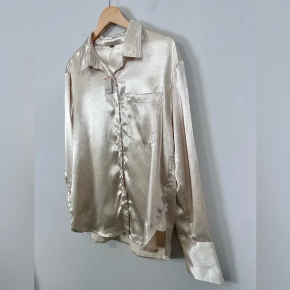 FREE PEOPLE
Shooting For The Moon Buttondown Shirt in Tea - Picture 6 of 11